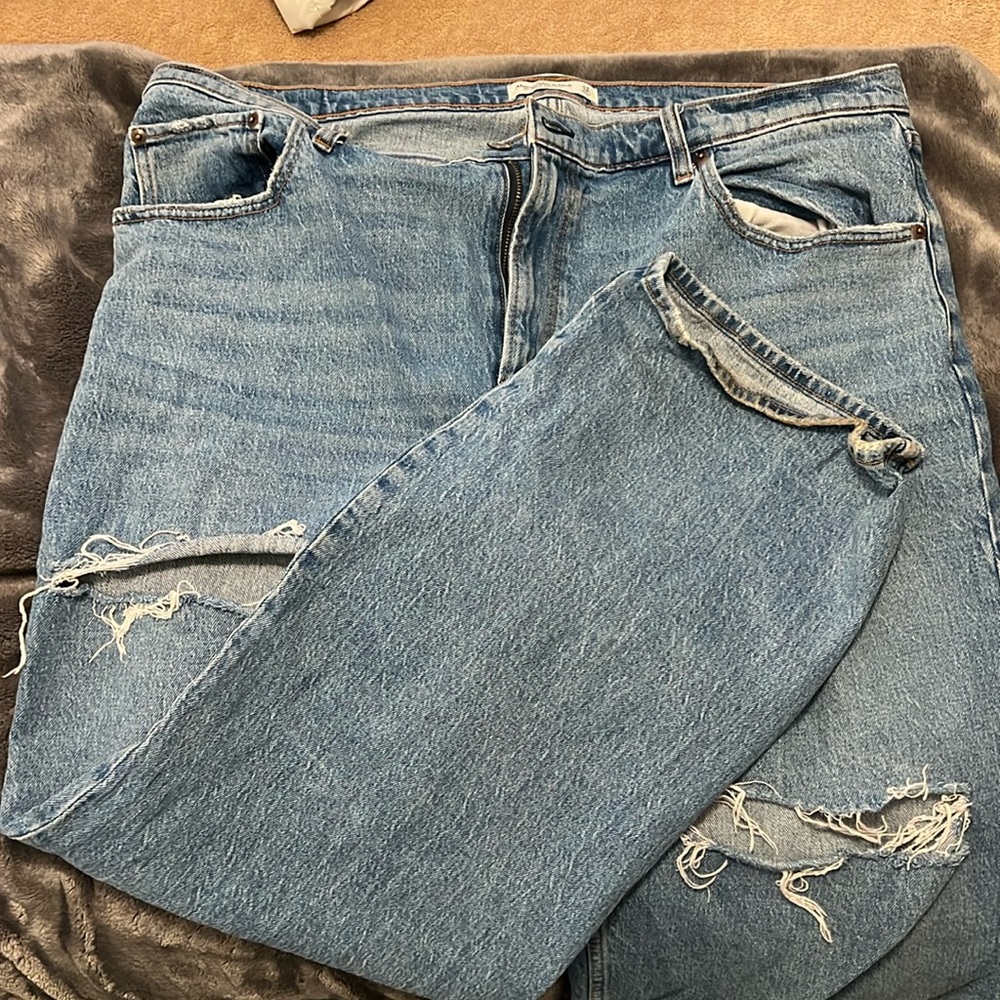 Abercrombie & Fitch “The 90s Relaxed Jean” High Rise